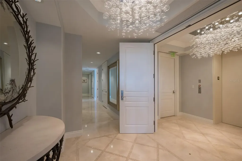 2050 Benjamin Franklin Drive Sarasota FL 34236