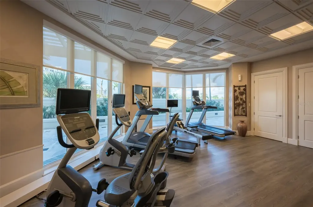 2050 Benjamin Franklin Drive Sarasota FL 34236