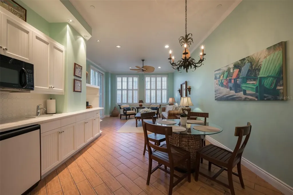 2050 Benjamin Franklin Drive Sarasota FL 34236