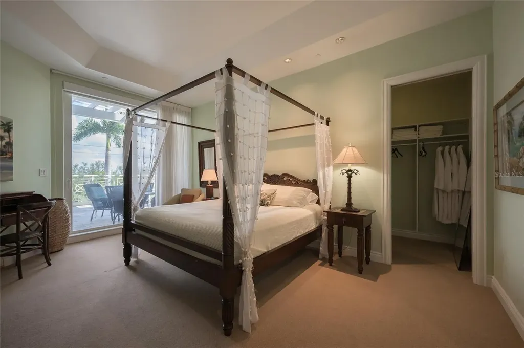 2050 Benjamin Franklin Drive Sarasota FL 34236