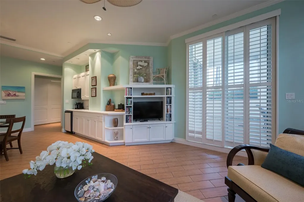 2050 Benjamin Franklin Drive Sarasota FL 34236