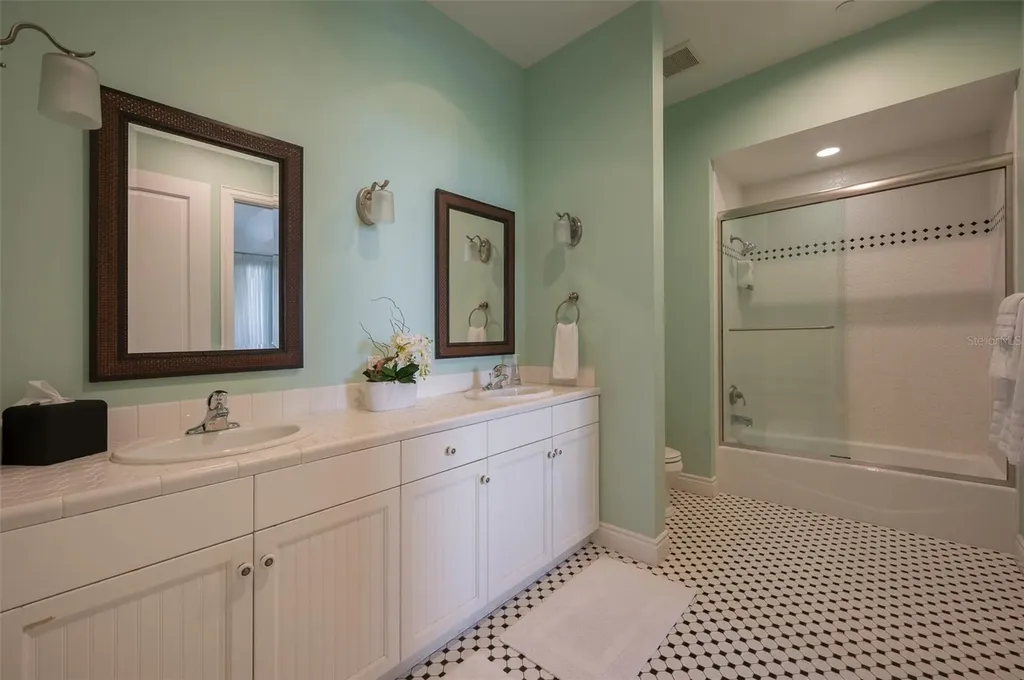 2050 Benjamin Franklin Drive Sarasota FL 34236