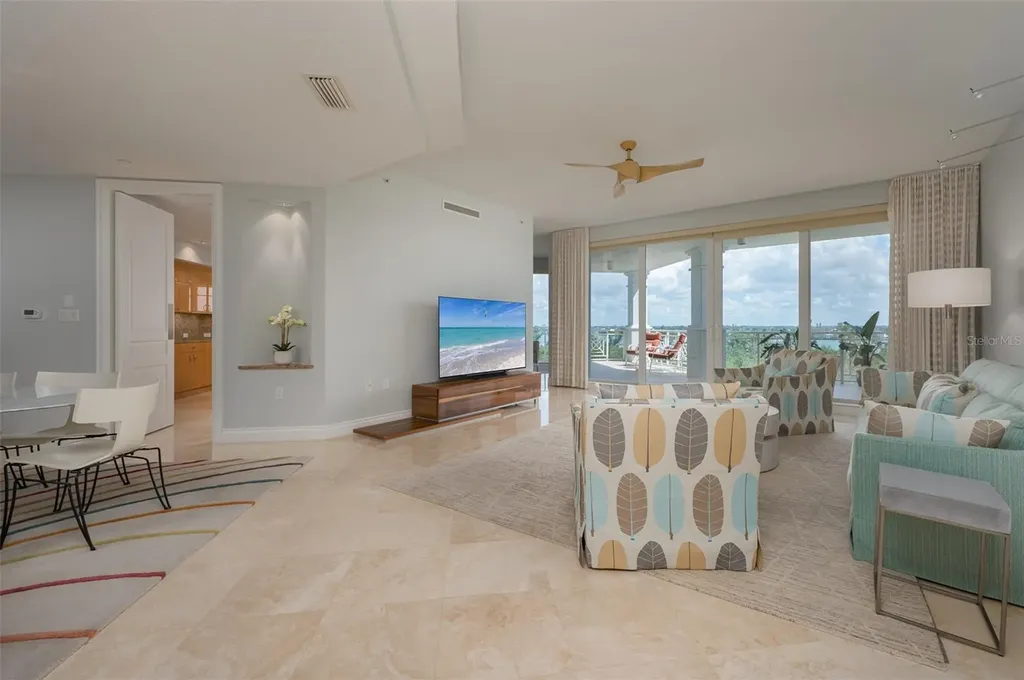 2050 Benjamin Franklin Drive Sarasota FL 34236