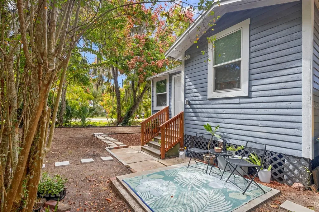 135 S Arlington Avenue Deland FL 32724