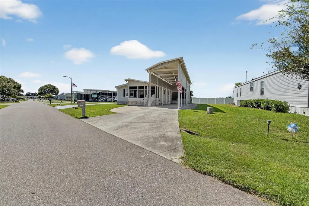 4945 Shore Line Drive Polk City FL 33868