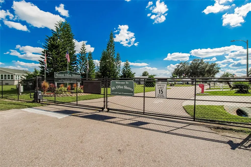4945 Shore Line Drive Polk City FL 33868