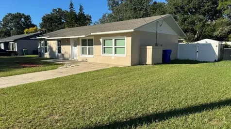545 Oak Drive Tavares FL 32778