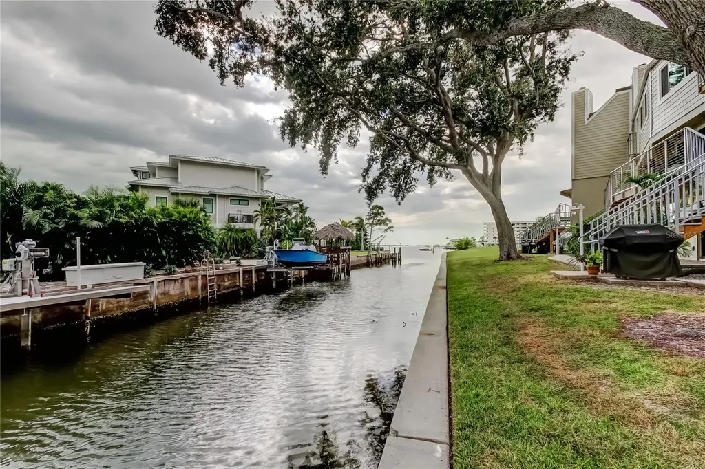 433 Paula Drive S Dunedin FL 34698