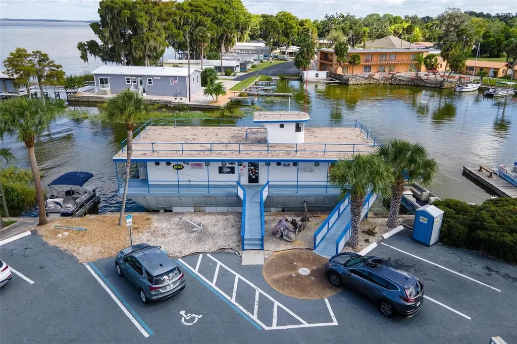 1006 W Burleigh Boulevard Tavares FL 32778