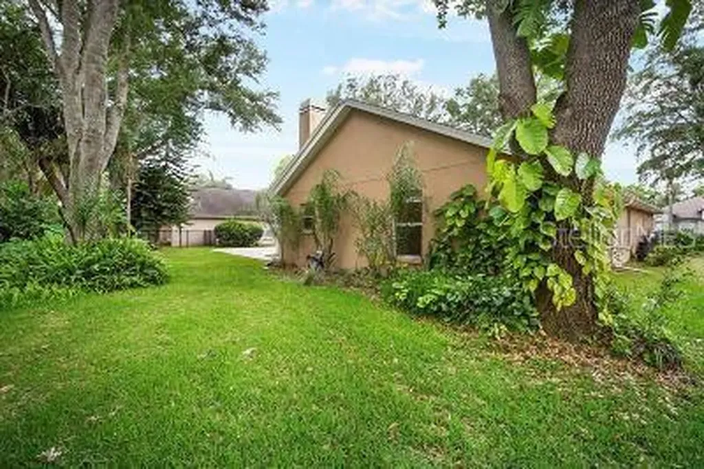 2243 Eagle Bluff Drive Valrico FL 33596