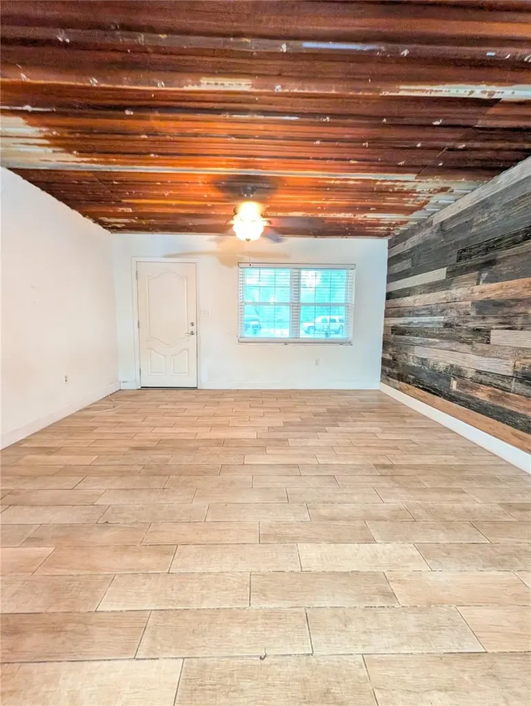 2024 E Keysville Road Lithia FL 33547