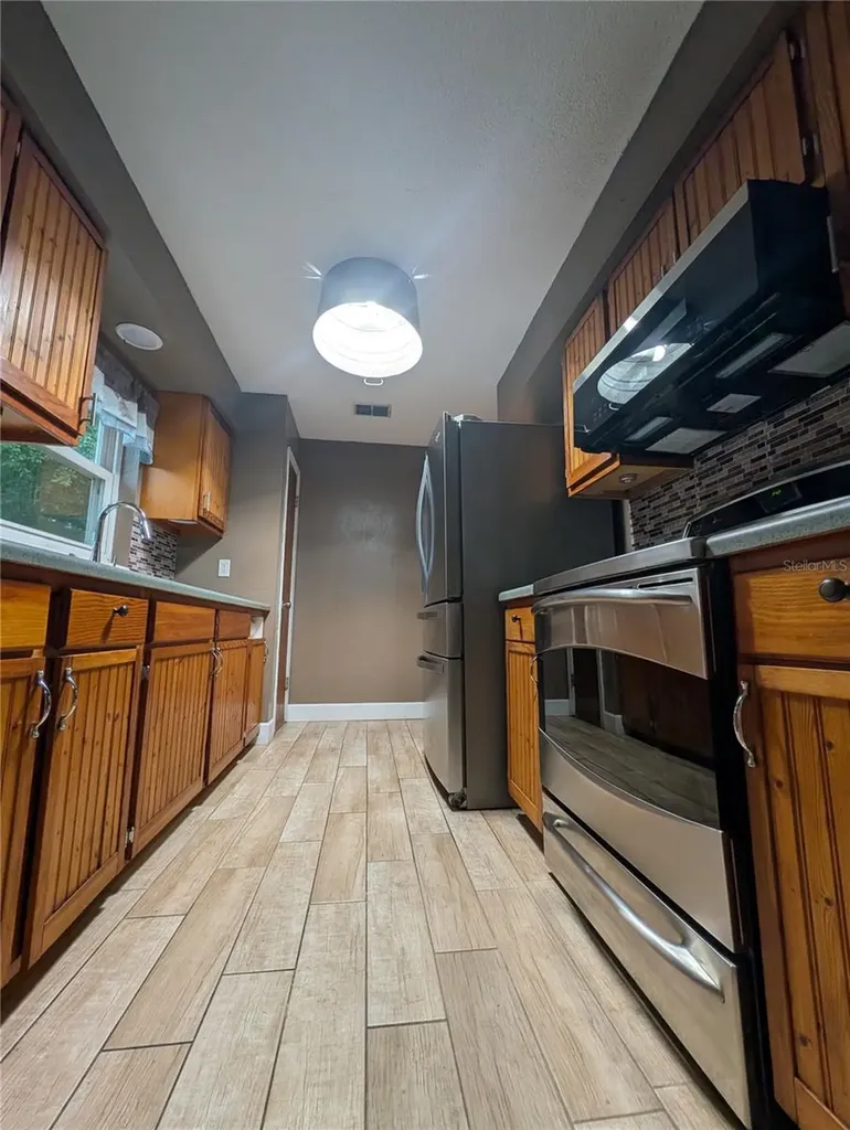 2024 E Keysville Road Lithia FL 33547
