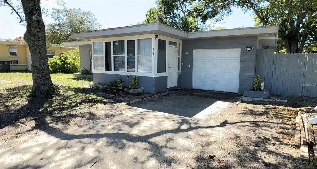 808 Derbyshire Road Daytona Beach FL 32117