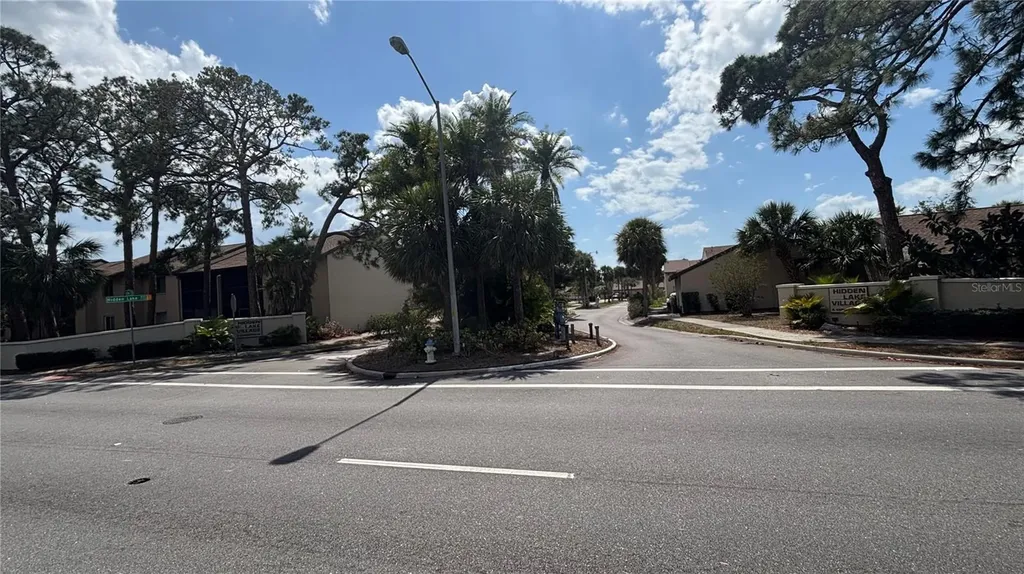2605 Pine Lake Terrace Sarasota FL 34237