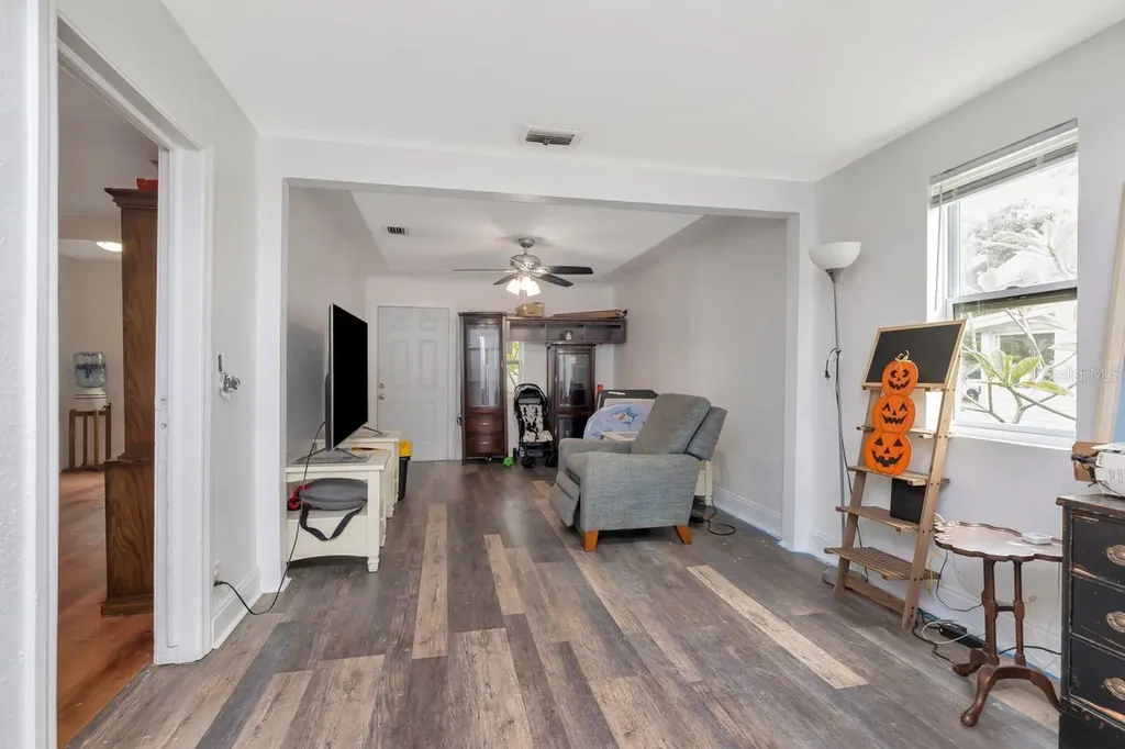 3278 56th Avenue N St Petersburg FL 33714