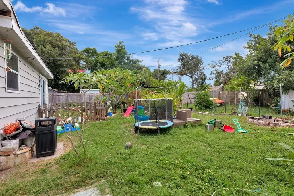 3278 56th Avenue N St Petersburg FL 33714
