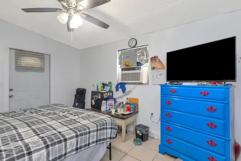 3278 56th Avenue N St Petersburg FL 33714