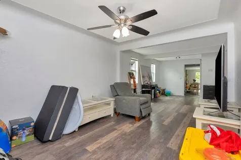 3278 56th Avenue N St Petersburg FL 33714