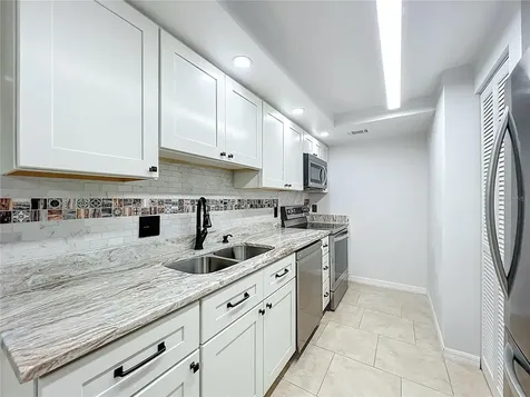 5249 Vineland Road Orlando FL 32811