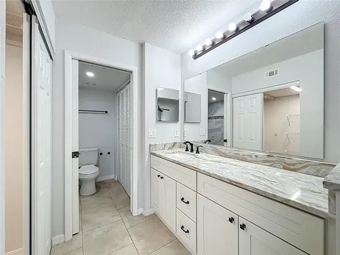5249 Vineland Road Orlando FL 32811