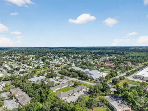 918 Rolling Acres Lady Lake FL 32159