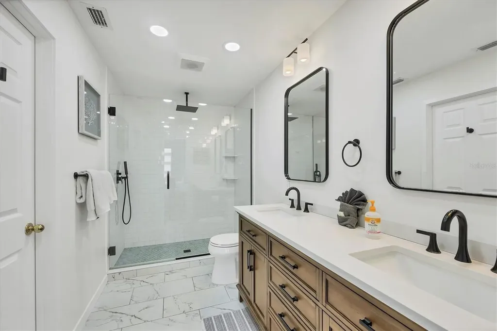 1093 Lake House Circle Sarasota FL 34242