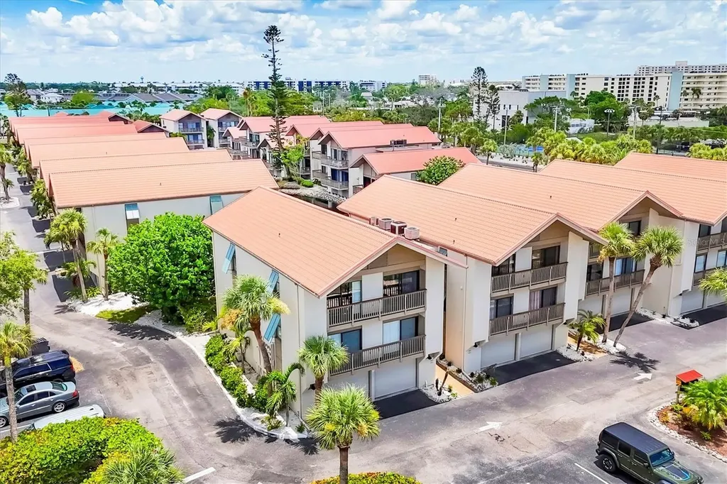 1093 Lake House Circle Sarasota FL 34242