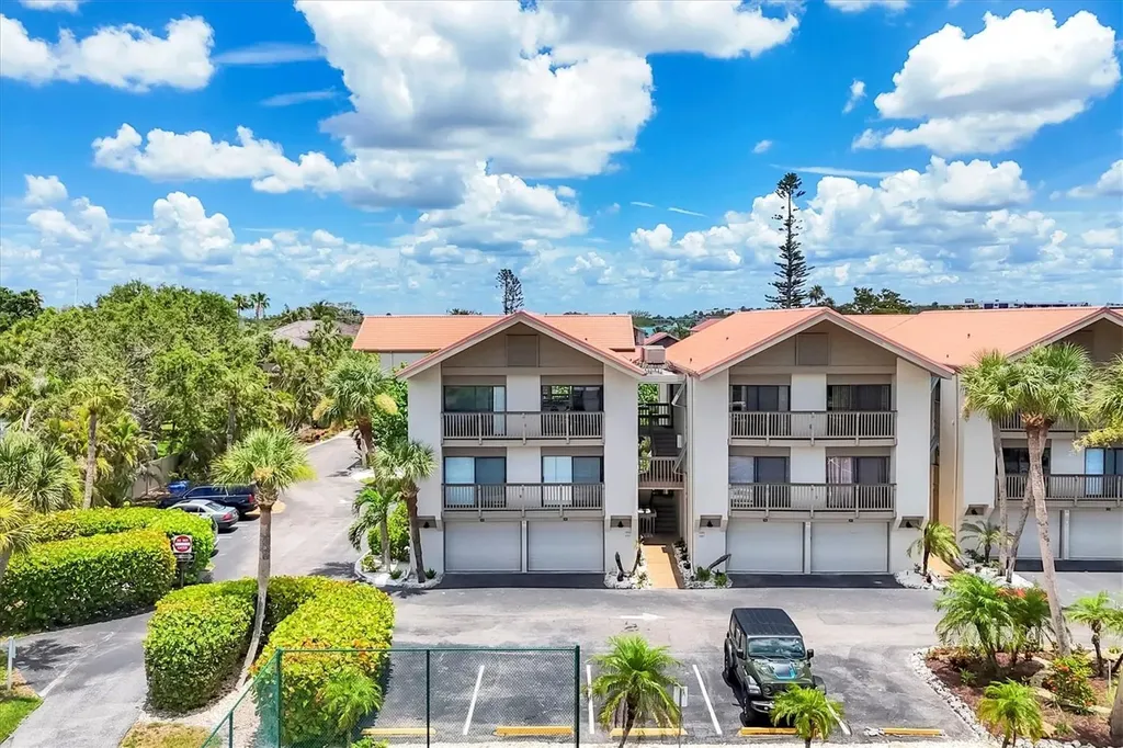 1093 Lake House Circle Sarasota FL 34242