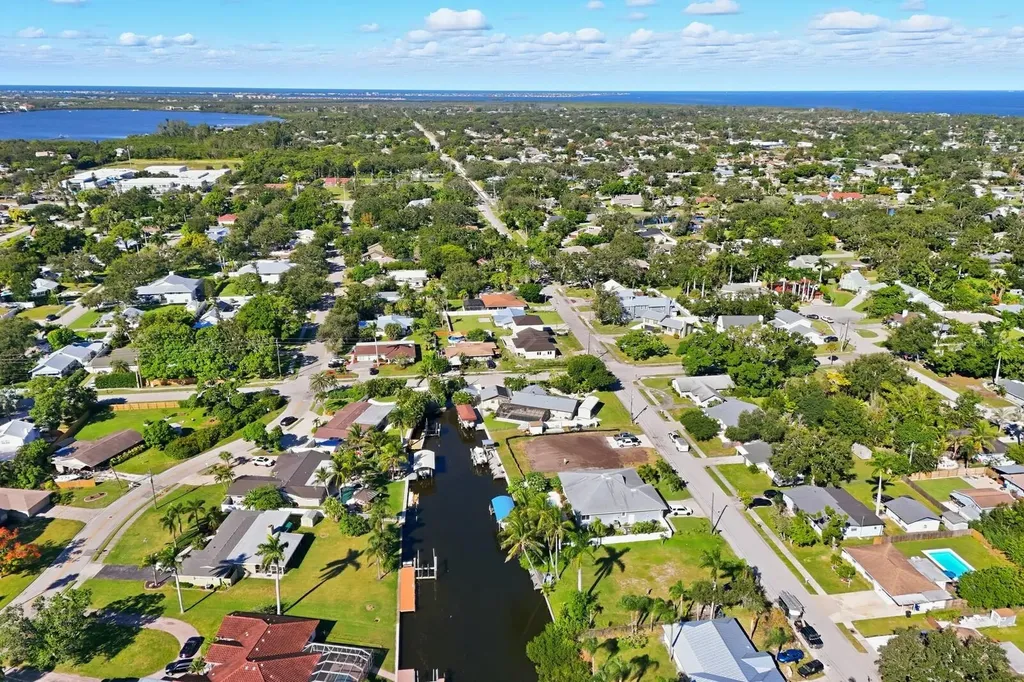 6915 9th Avenue NW Bradenton FL 34209