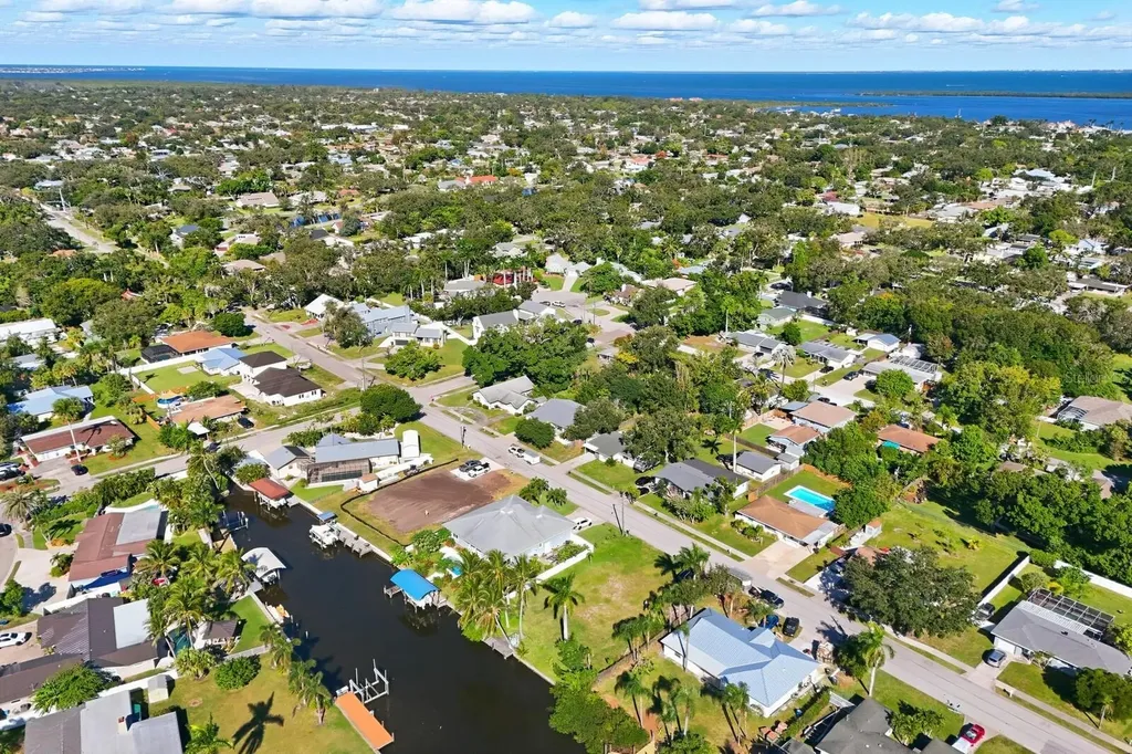 6915 9th Avenue NW Bradenton FL 34209