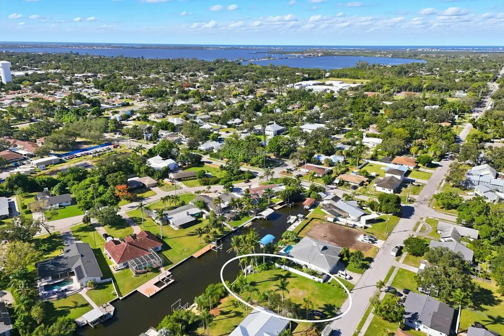 6915 9th Avenue NW Bradenton FL 34209