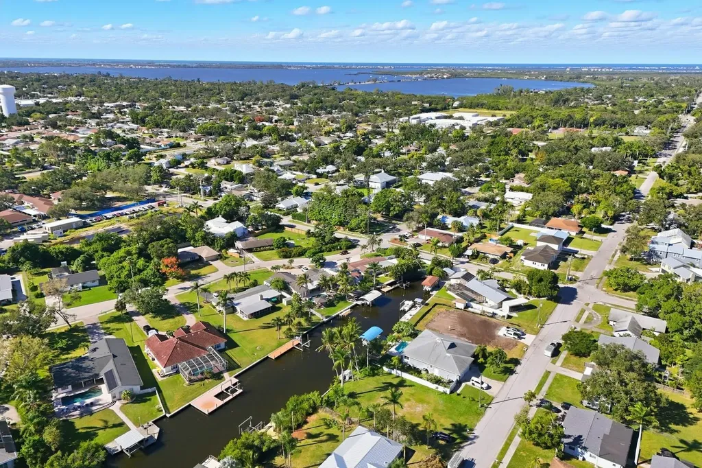 6915 9th Avenue NW Bradenton FL 34209