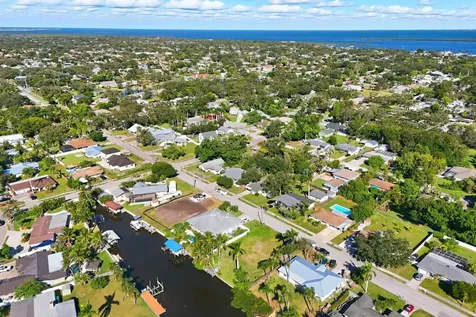 6915 9th Avenue NW Bradenton FL 34209