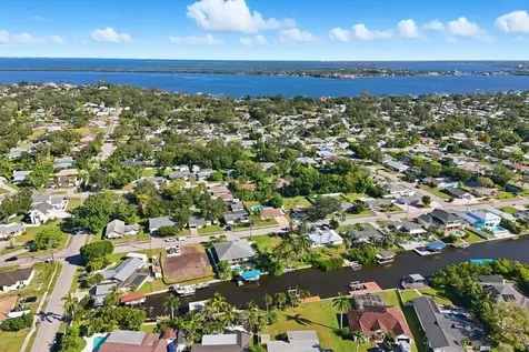 6915 9th Avenue NW Bradenton FL 34209