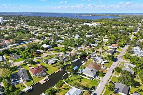6915 9th Avenue NW Bradenton FL 34209
