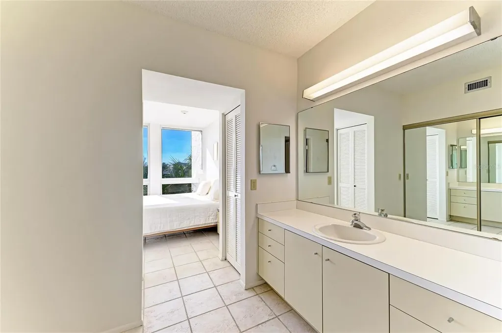 1065 Gulf Of Mexico Drive Longboat Key FL 34228