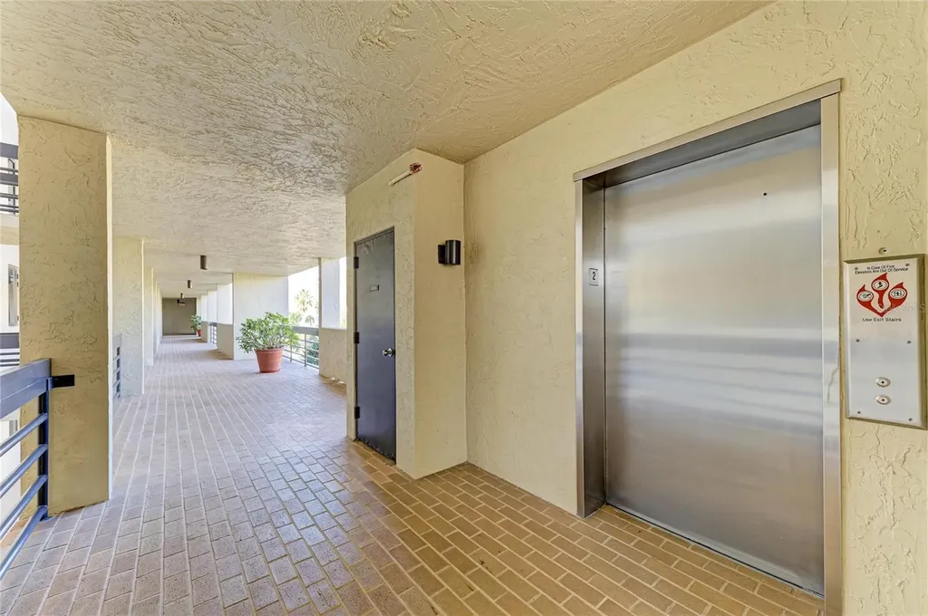 1065 Gulf Of Mexico Drive Longboat Key FL 34228