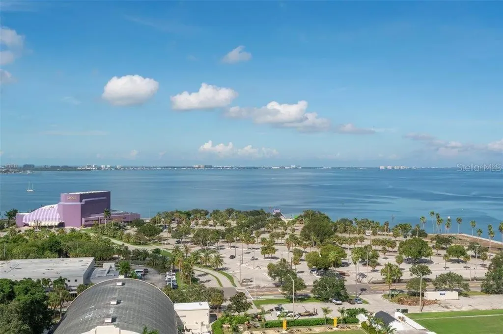 800 N Tamiami Trail Sarasota FL 34236