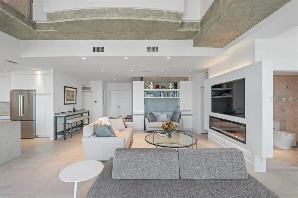 800 N Tamiami Trail Sarasota FL 34236