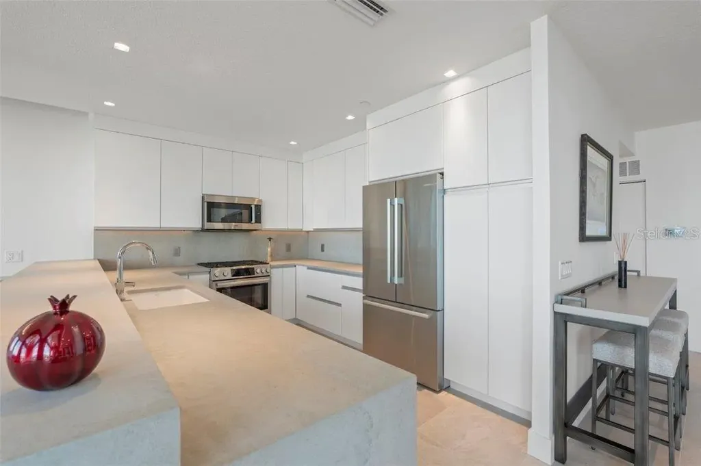 800 N Tamiami Trail Sarasota FL 34236