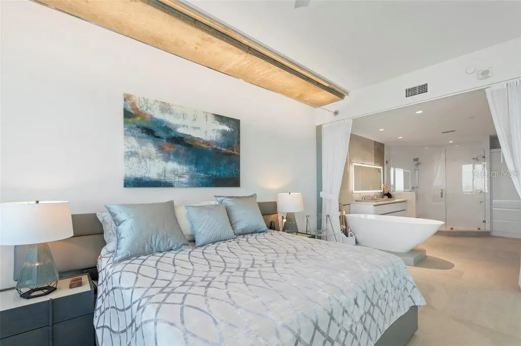 800 N Tamiami Trail Sarasota FL 34236