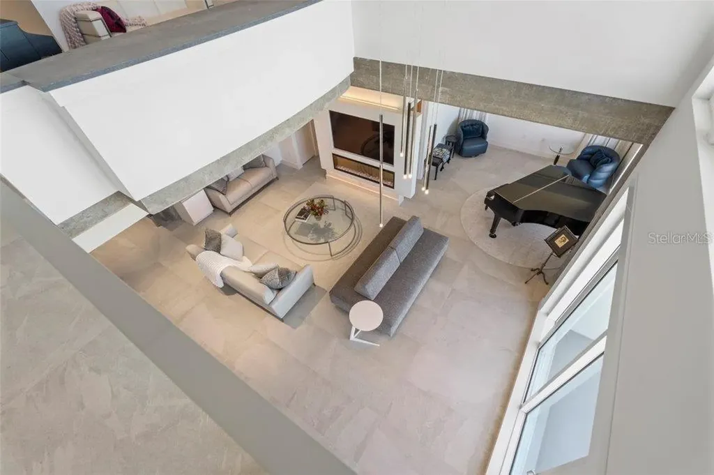 800 N Tamiami Trail Sarasota FL 34236