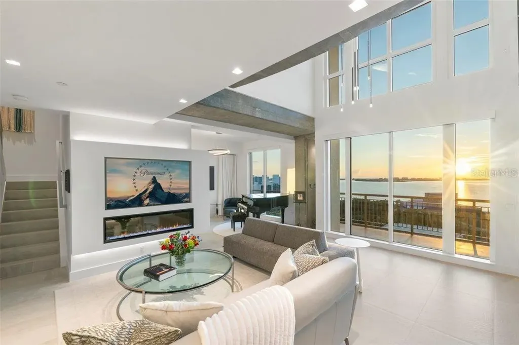 800 N Tamiami Trail Sarasota FL 34236