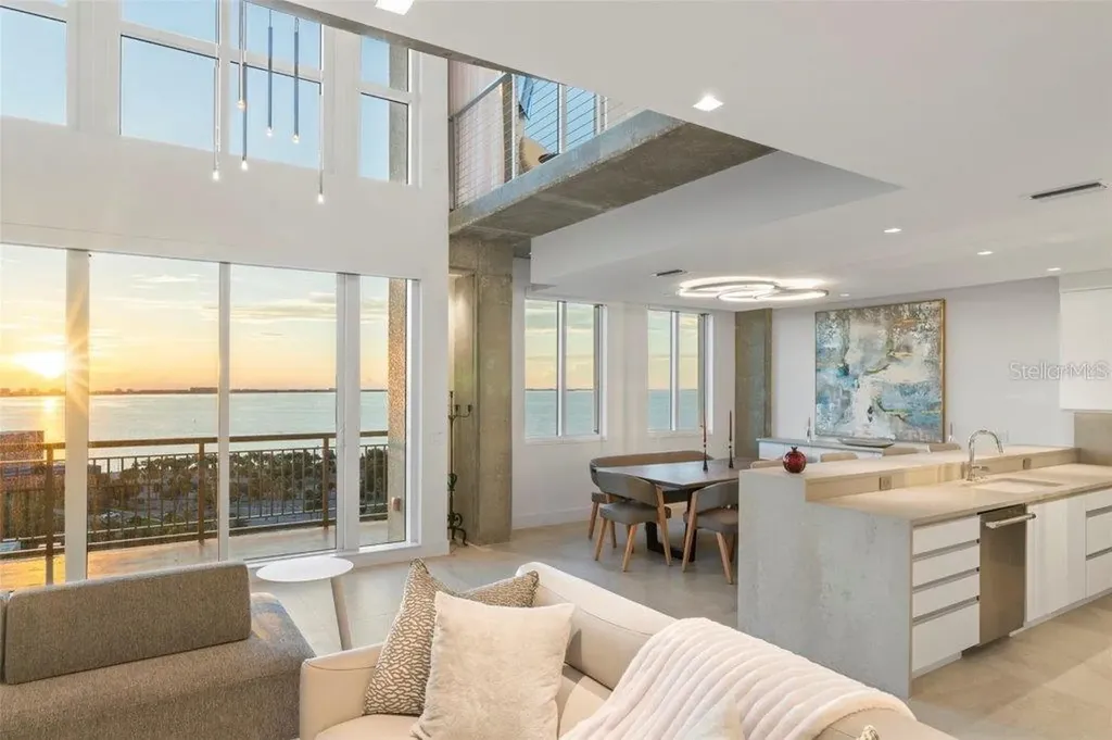 800 N Tamiami Trail Sarasota FL 34236