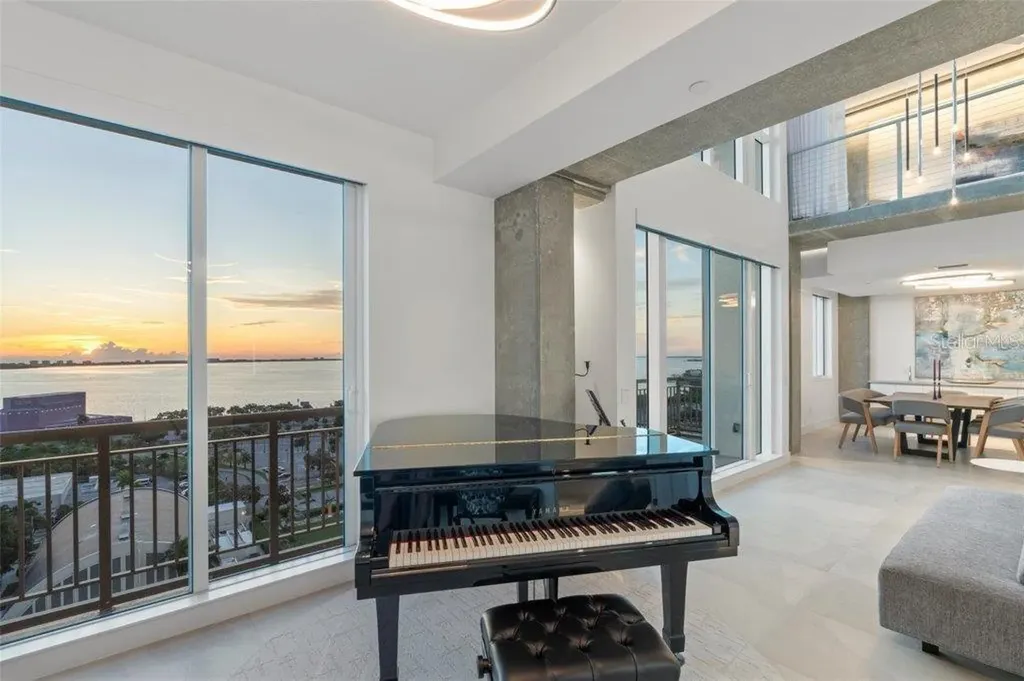 800 N Tamiami Trail Sarasota FL 34236