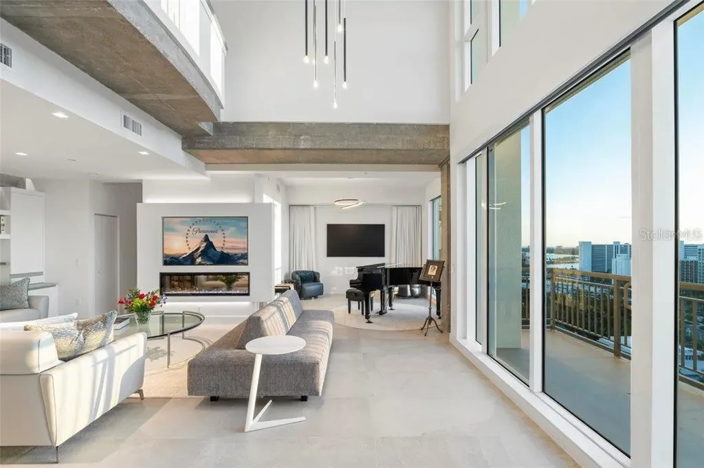 800 N Tamiami Trail Sarasota FL 34236