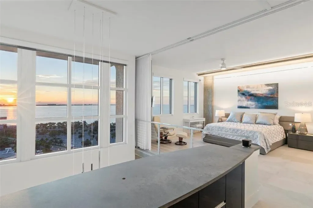 800 N Tamiami Trail Sarasota FL 34236