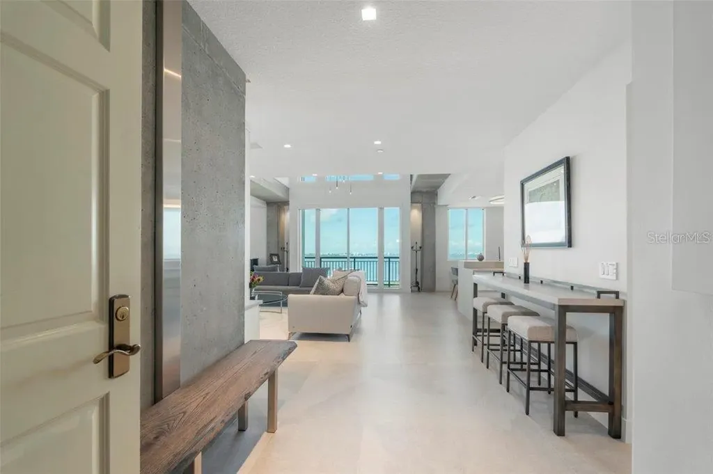 800 N Tamiami Trail Sarasota FL 34236