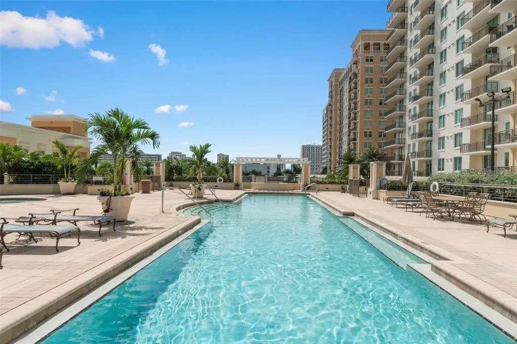 800 N Tamiami Trail Sarasota FL 34236