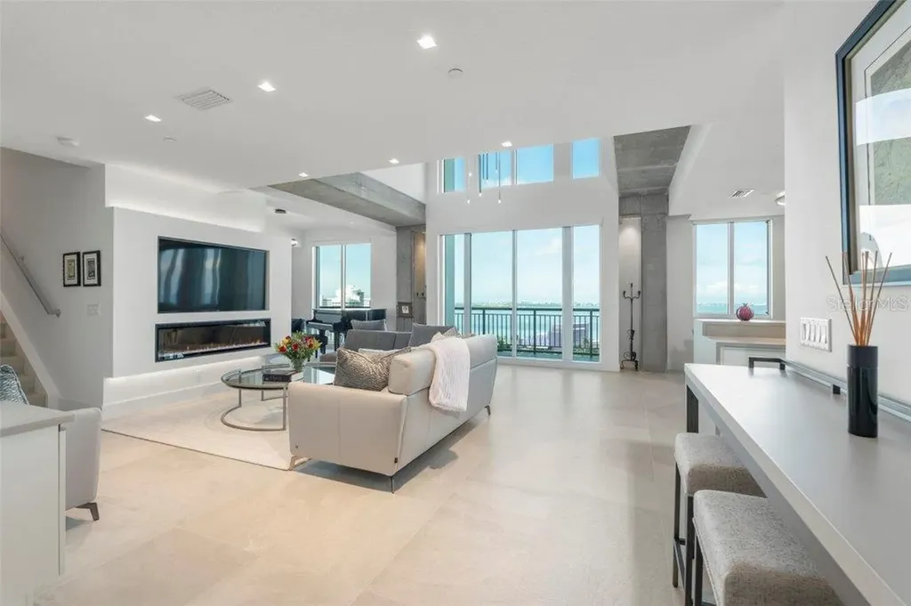 800 N Tamiami Trail Sarasota FL 34236